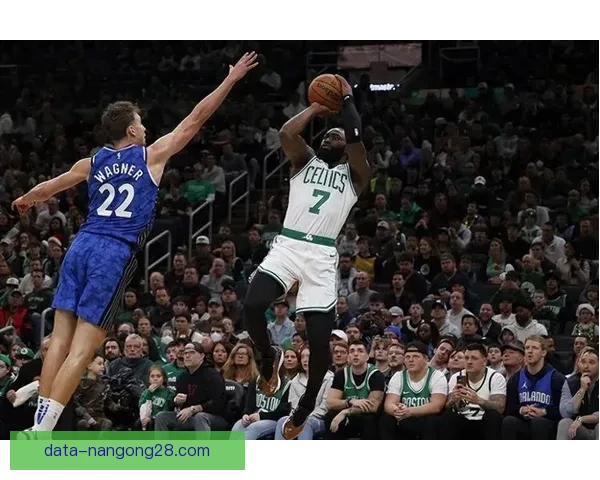 凯尔特人主场力克步行者 布朗全能表现闪耀西亚卡姆空砍高分